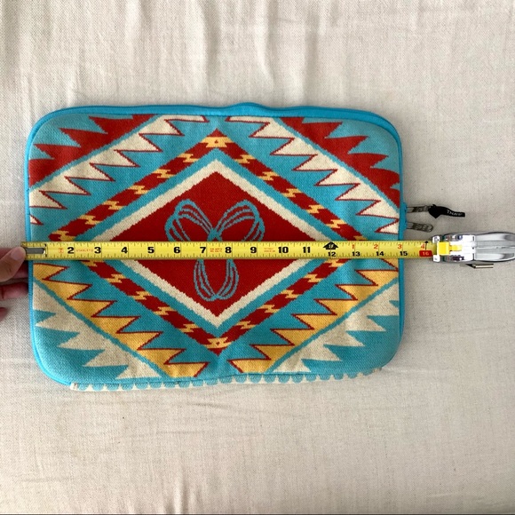 Aritzia Laptop Case - Picture 4 of 5